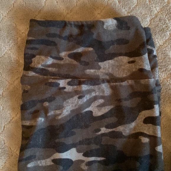 Lularoe Leggings. Camo print - Picture 2 of 3